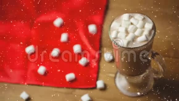 降雪伴圣诞热巧克力视频的预览图