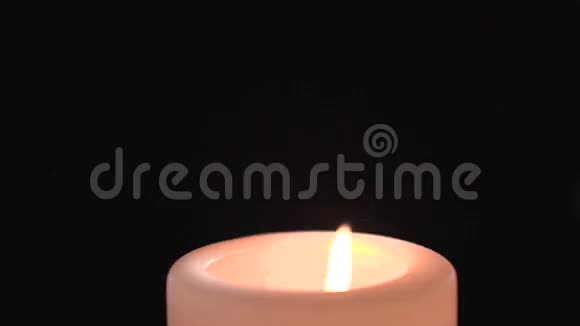 蜡烛火焰熄灭了视频的预览图
