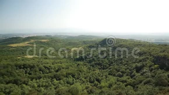 库塔伊西格鲁吉亚国家卫星保护区全景夏季景观视频的预览图