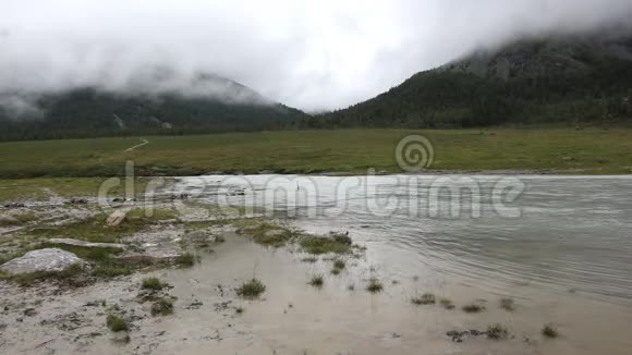 阿克肯湖阿尔泰山俄罗斯视频的预览图