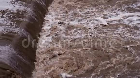 水毁公路视频的预览图
