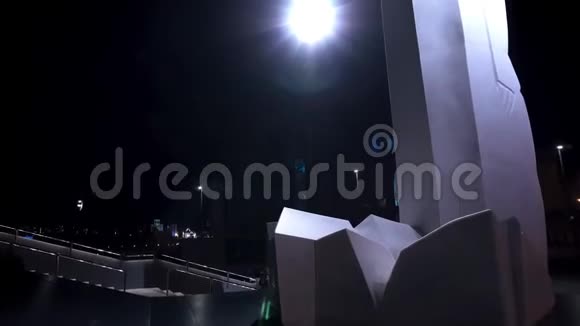 街上夜晚的路灯夜间路灯的聚光灯抽象艺术模糊的背景与博赫视频的预览图