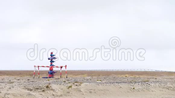 沙漠中的消防栓沙漠景观环境中的消火栓视频视频的预览图