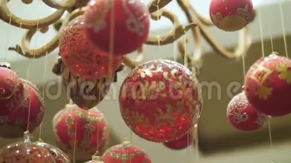 舒适的酒店大厅的圣诞装饰视频的预览图