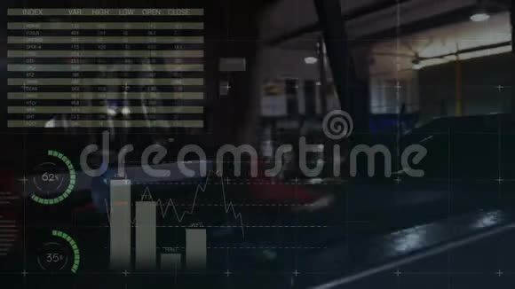 与男性运动员在跑步机上跑步的数据处理动画视频的预览图