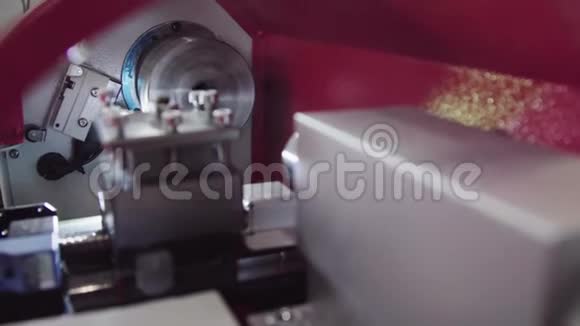 关闭车床机器控制金属加工机器高精度金工机床内部视频的预览图