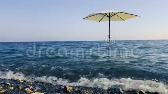 海上背景伞视频的预览图