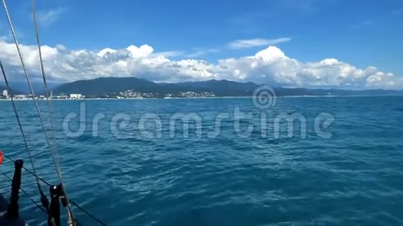 从船上可以看到黑海海岸视频的预览图