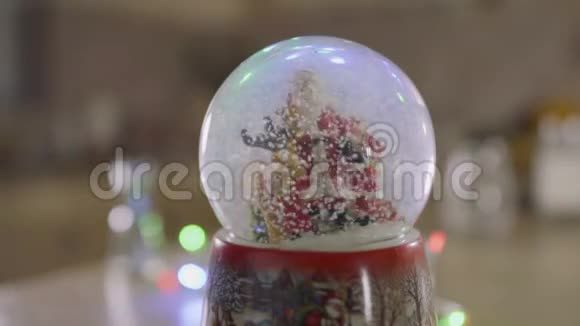 雪花与雪花圣诞玩具视频的预览图