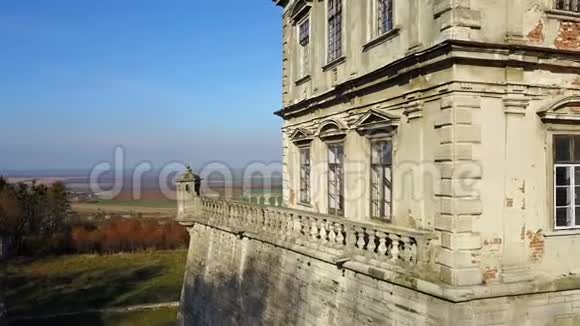 旧皮蒂希城堡的瞭望塔古堡的建筑元素乌克兰视频的预览图