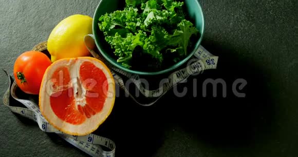 莱菲蔬菜甜柠檬柠檬番茄4k卷尺视频的预览图