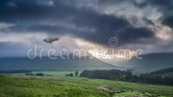 苏格兰高地的日出时间流逝视频的预览图