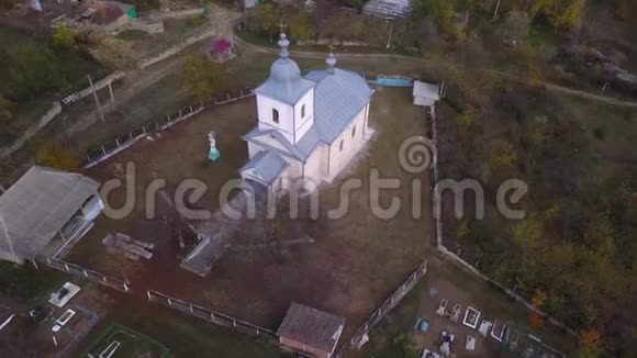 相机飞过东正教教堂视频的预览图