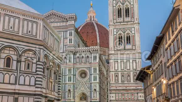 圣玛丽亚德尔菲奥雷教堂的前面是教堂的Duomo视频的预览图