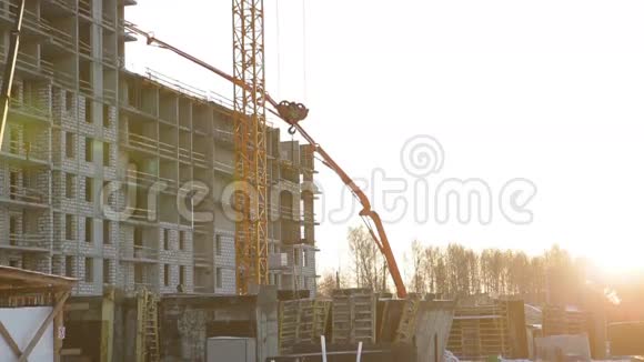 建造公寓楼的过程视频的预览图