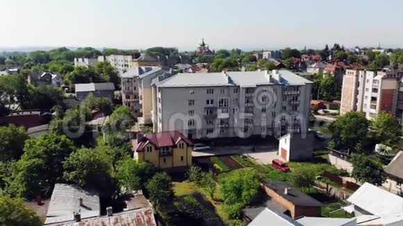 航空乌克兰利沃夫老城旧城的中心部分欧洲城市城市人口稠密的地区市政厅视频的预览图