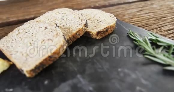 火腿片面包和奶酪视频的预览图