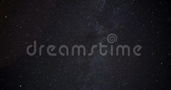 令人惊叹的4K时间流逝与落星与银河系视频的预览图