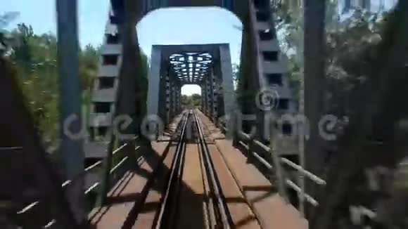 从火车上看到的镜头视频的预览图