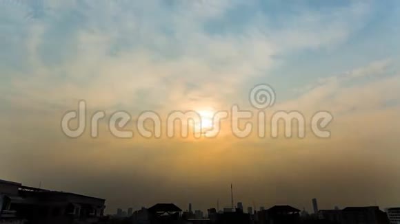 城市上空日落视频的预览图