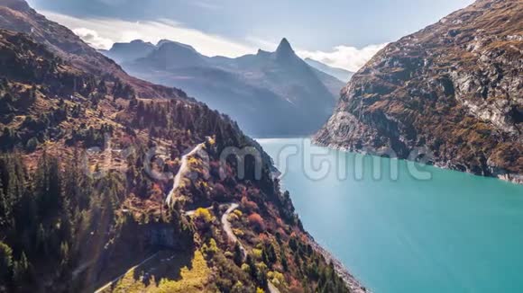 蓝绿色湖山秋泽维莱西瑞士航空4k视频的预览图