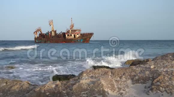 突尼斯凯利比亚的沉船视频的预览图