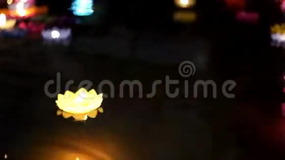 蜡烛漂浮在水上视频的预览图
