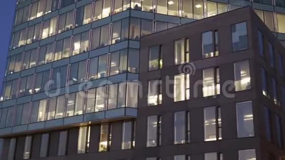 现代建筑立面黄昏视频的预览图