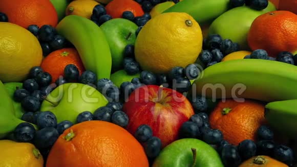 传递五颜六色的水果自助餐视频的预览图