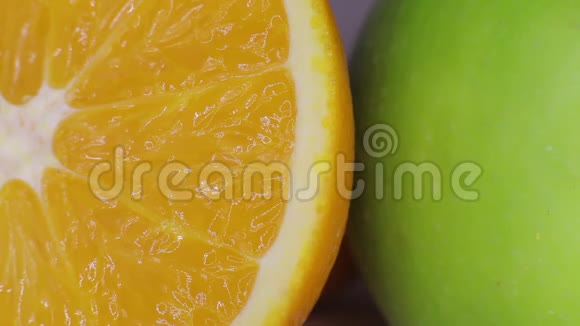 鲜橙和绿苹果视频的预览图
