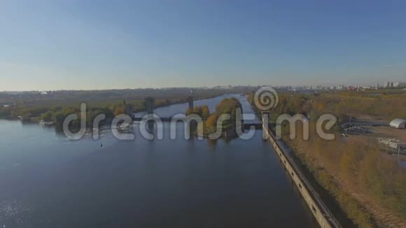 莫斯科河上的老水坝视频的预览图