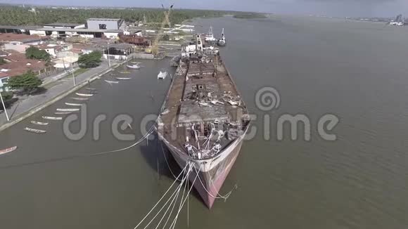 巴拉多斯科奎罗斯的沉船事故视频的预览图