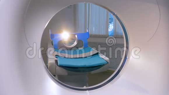 一家现代化医院的核磁共振断层扫描不是人视频的预览图