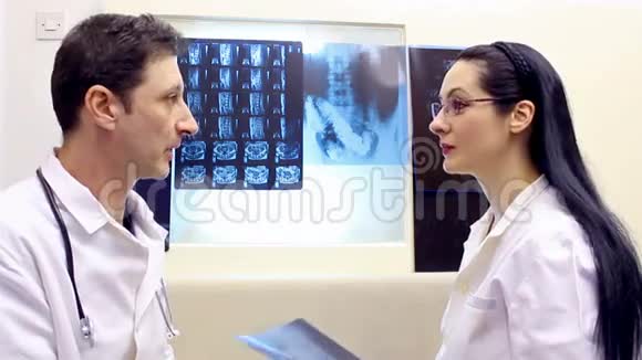 医生放射科医生视频的预览图