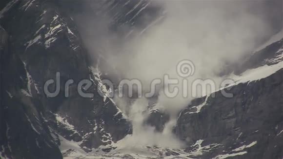 高地的雪崩视频的预览图