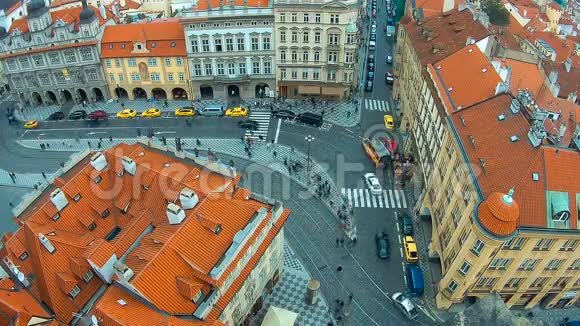 时间流逝静态的欧洲城市布拉格许多人穿越马路视频的预览图