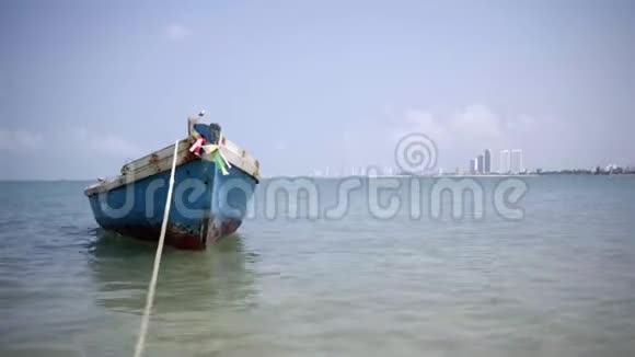 传统的泰式木船在海上摇晃泰国4公里视频的预览图