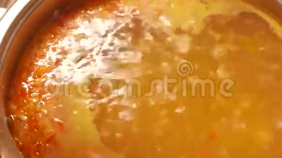 有肉丸的汤4KUHD视频的预览图
