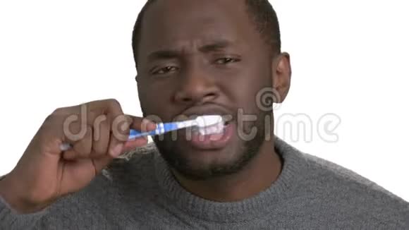 黑人刷牙视频的预览图