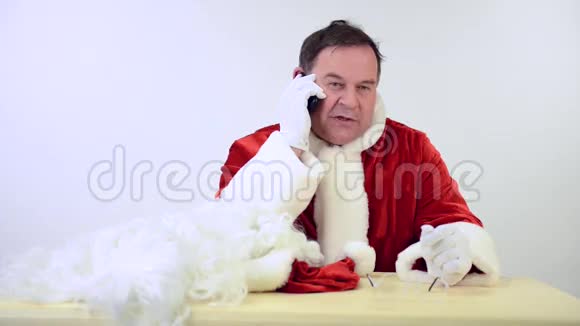 带电话的圣诞老人视频的预览图