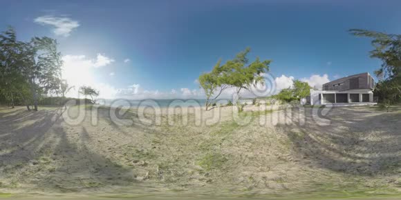 毛里求斯海滩上散步的自然和夫妇360VR时间推移视频的预览图