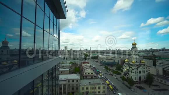 全景的窗户和美丽的大城市商务中心的城市景观视频的预览图