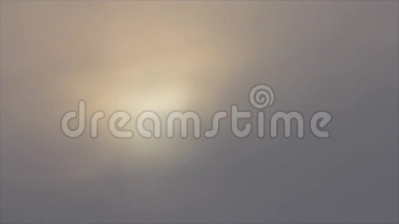 雾天上的日出视频的预览图
