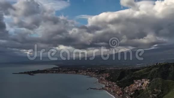 意大利陶尔米纳埃特纳火山景观视频的预览图