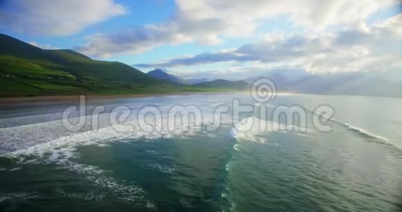 海浪和青山4k视频的预览图