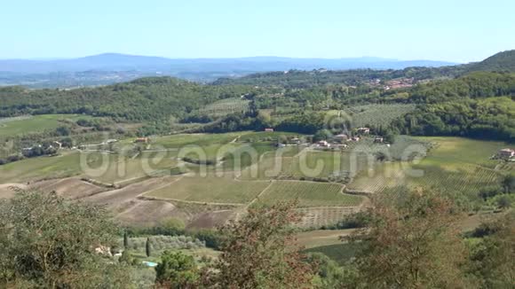 托斯卡纳乡村山谷全景阳光明媚的九月意大利视频的预览图