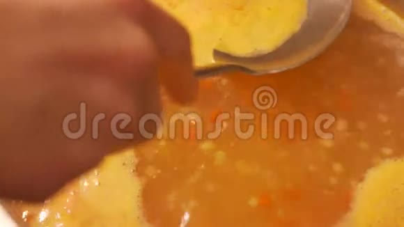 有肉丸的汤4KUHD视频的预览图