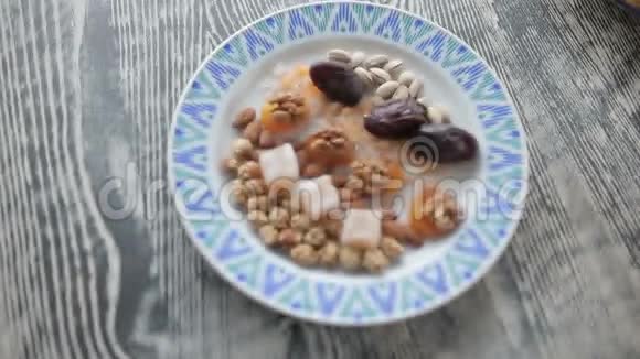 盘子上是东方糖果视频的预览图