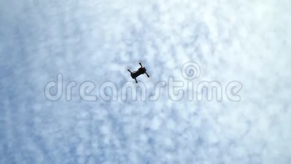 四翼飞机在空中飞行无人驾驶飞机视频的预览图