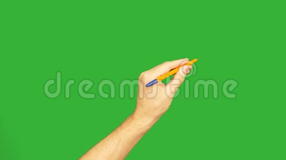 男用钢笔在绿色屏幕上书写阿尔法通道按键绿色屏幕视频的预览图